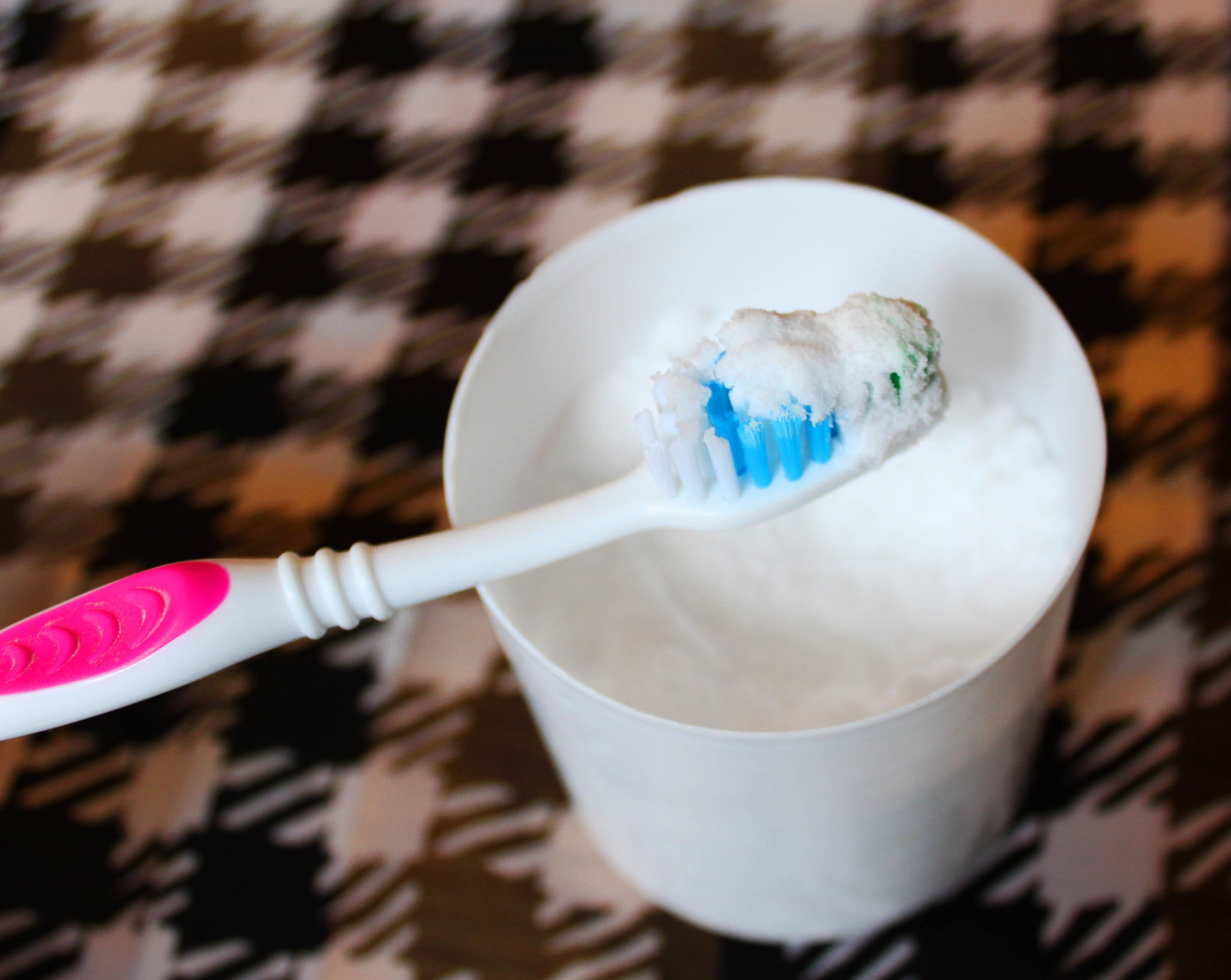 как почистить зубные щетки содой