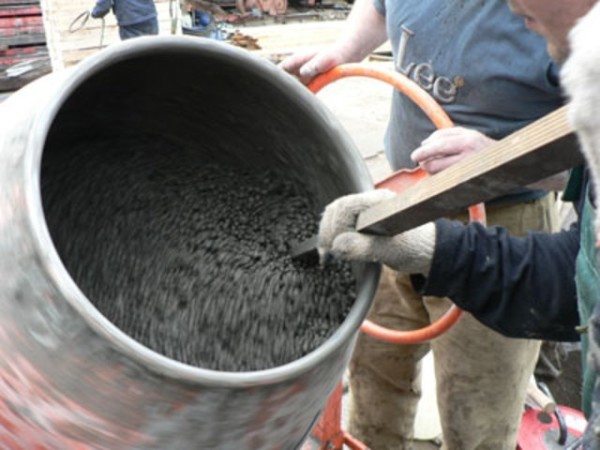 Изготавливаем бетон своими руками в бетономешалке