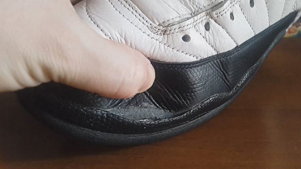 Как постирать и отбелить белые кроссовки? - Статьи на официальном сайте Unilever