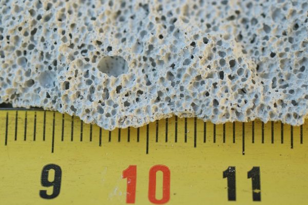 Микрополости в структуре ячеистого бетона