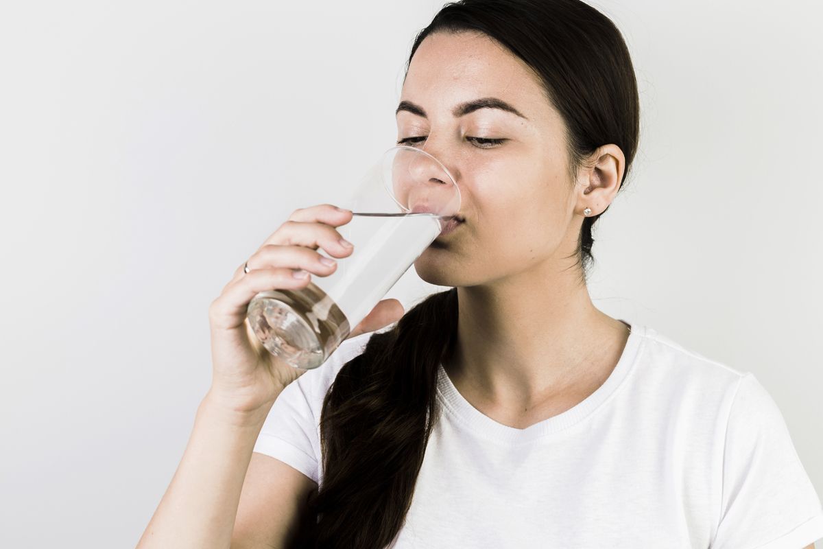 Taste like water. Женщина пьет воду вектор. Premium Water drinking. How to Drink Water. Harsh Water.
